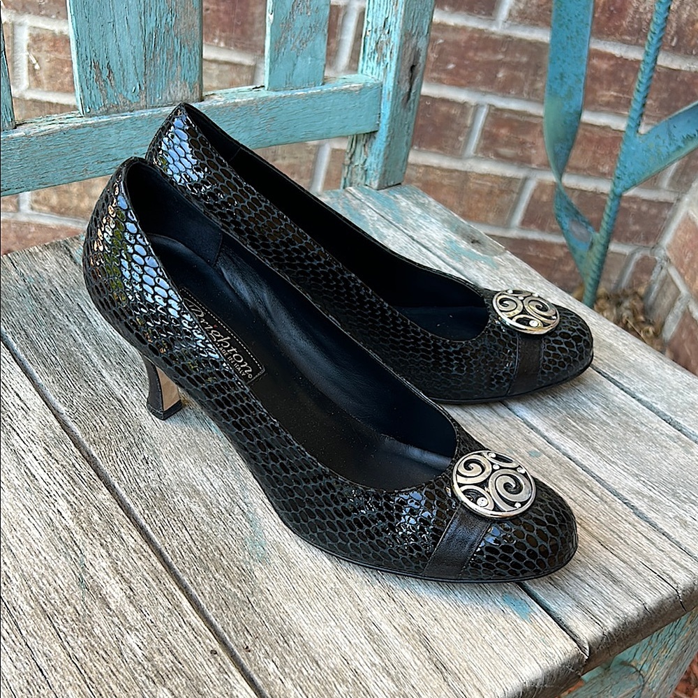 BRIGHTON Ladies 8 N Black Patent Leather Snakeskin Pattern 3” heel Make in Italy